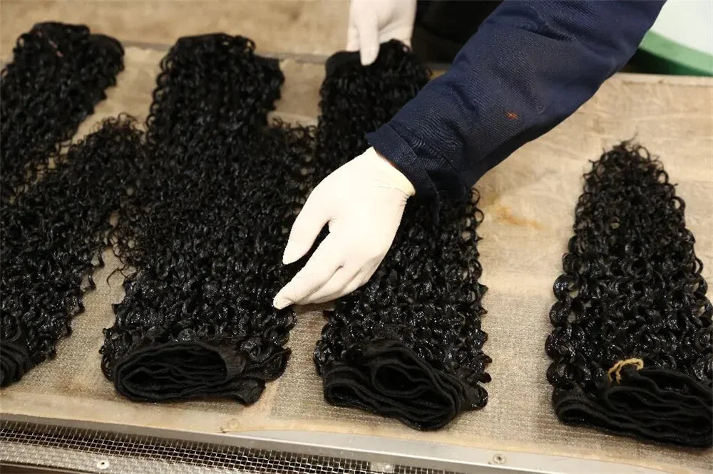 UNice Hair Curly Hair Bundles With 4x4 Closure Natural Color 2/3/4 PCS Human Hair Bundles And Closure Can Make 250% Density Wigs